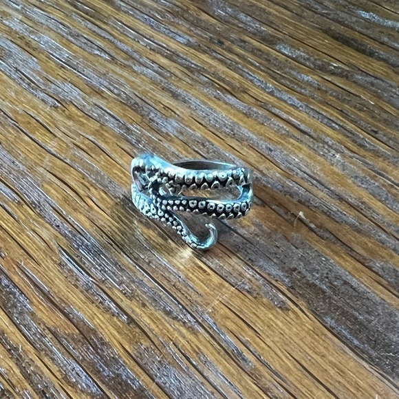 Unique Octopus Ring 🐙 - Picture 5 of 6
